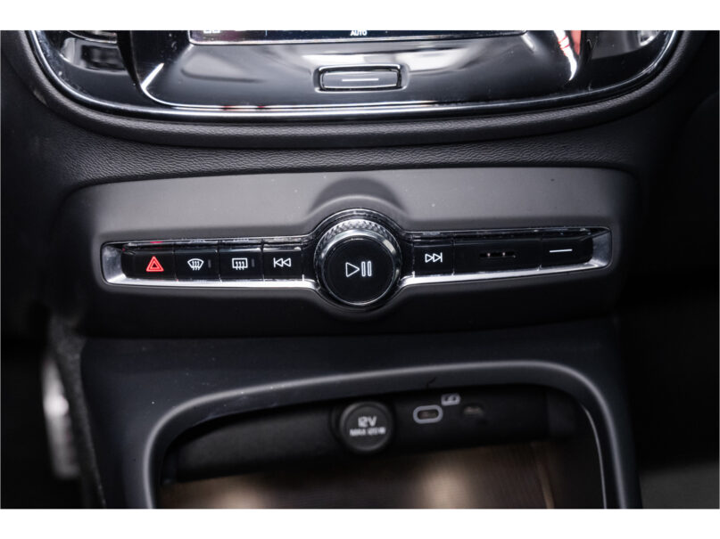 Volvo XC40 Recharge P8 AWD R-Design - 17