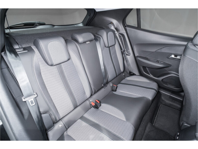 Peugeot e-2008 EV Allure Pack 50 kWh - 22