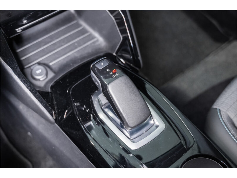 Peugeot e-2008 EV Blue Lease Allure 50 kWh - 18